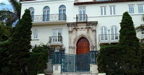 cadaveri nella casa di versace|Usa, scoperti due cadaveri nella villa che fu di Versace .